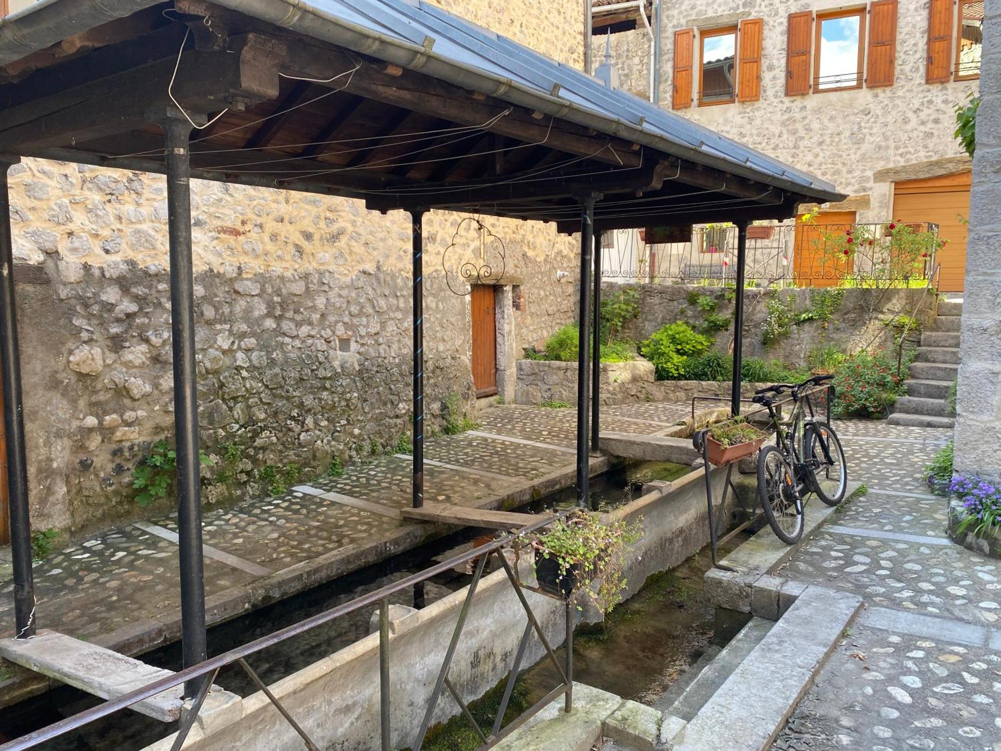 Maison De Village Au Pied De La Montagne Lumbin Ngoại thất bức ảnh